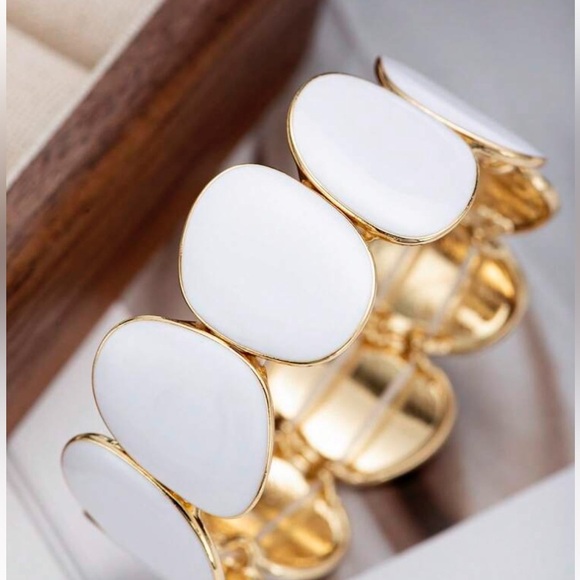 Anthropologie  Stylish Gold and White Elastic Oval Bracelet - Picture 2 of 5